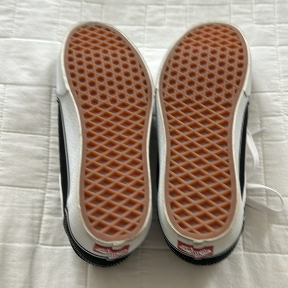 Vans Size 8 Tennis Shoe - Picture 4 of 5
